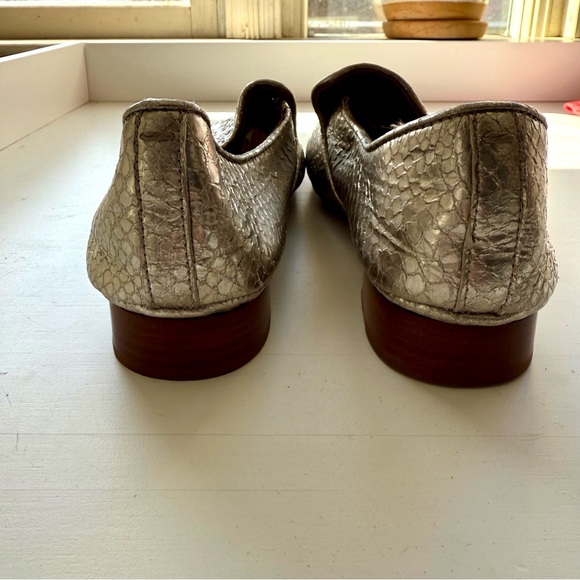 Frye Ashley Silver Slip-On Metallic Snakeskin Loafer Women’s 10 - Picture 6 of 7